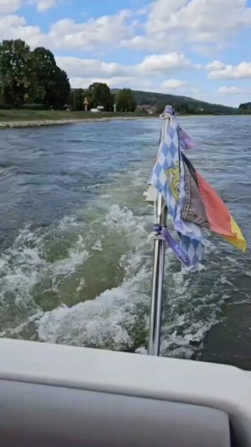 Freitag beim @berchinger_yachtclub 😁🛥
Bei den ersten Ferienspielen des Berchinger Yachtclub gab es allerlei zu entdecken. Von "Mann über Bord" über Kanufahren, Minispielen bis hin zur Grillfeier war alles mit dabei. Danke dafür! ☺️ Und hat es super Spaß gemacht.
Mit der Neugründung der Ruderabteilung können Kinder und Jugendliche jetzt auch regelmäßig Kanu fahren. Meldet euch gerne beim Verein bei Interesse!🛶
Nächste Woche geht's weiter mit dem Ferienprogramm der @stadt.berching